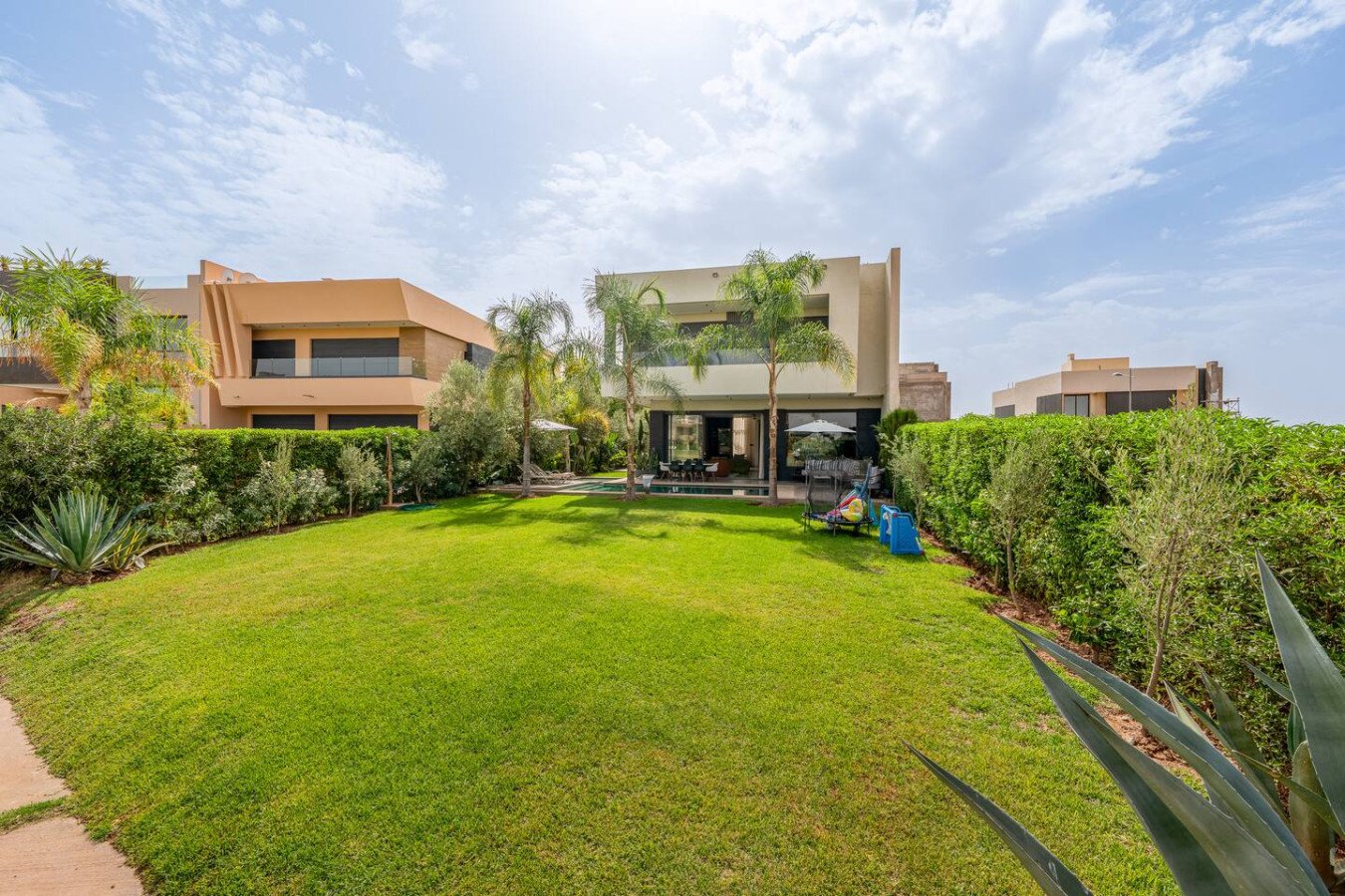 Villa Kniza, patio et vue golf 1