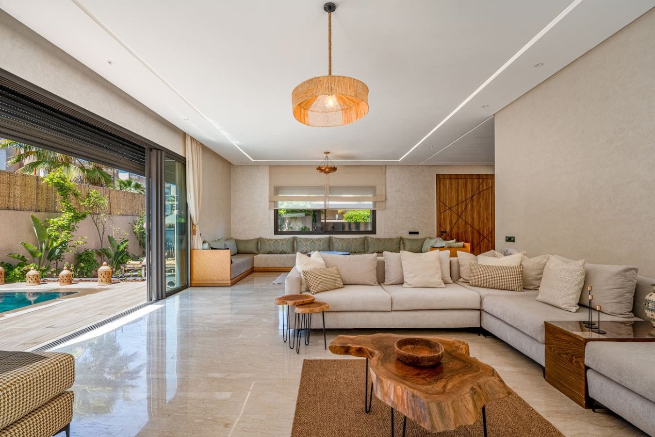 Villa Tasoultante, intérieurs design et piscine privée 2