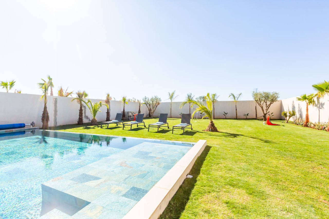 Villa Seyana 7 zéro vis-à-vis et piscine chauffée