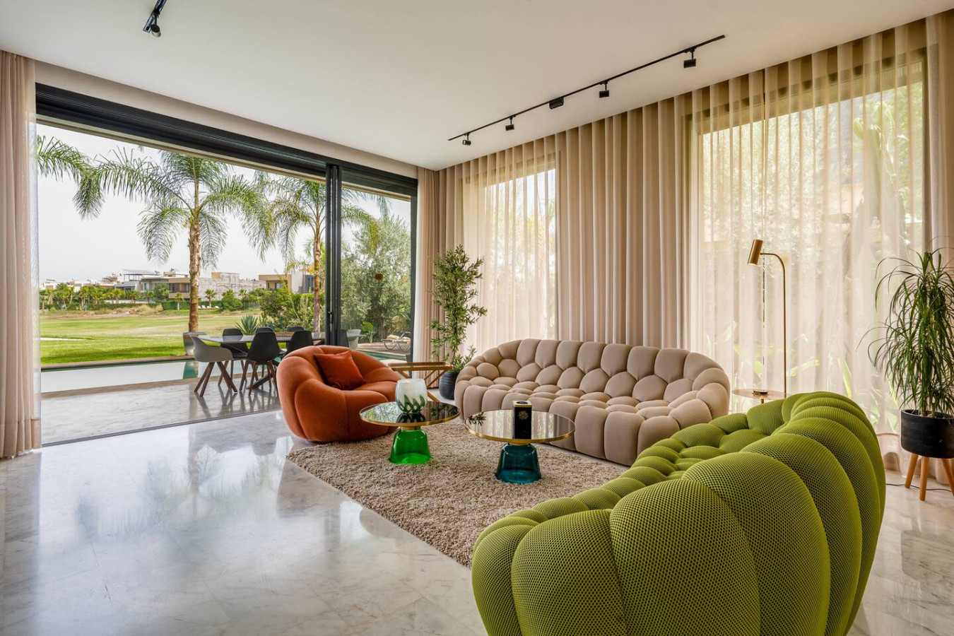 Villa Kniza, patio et vue golf
